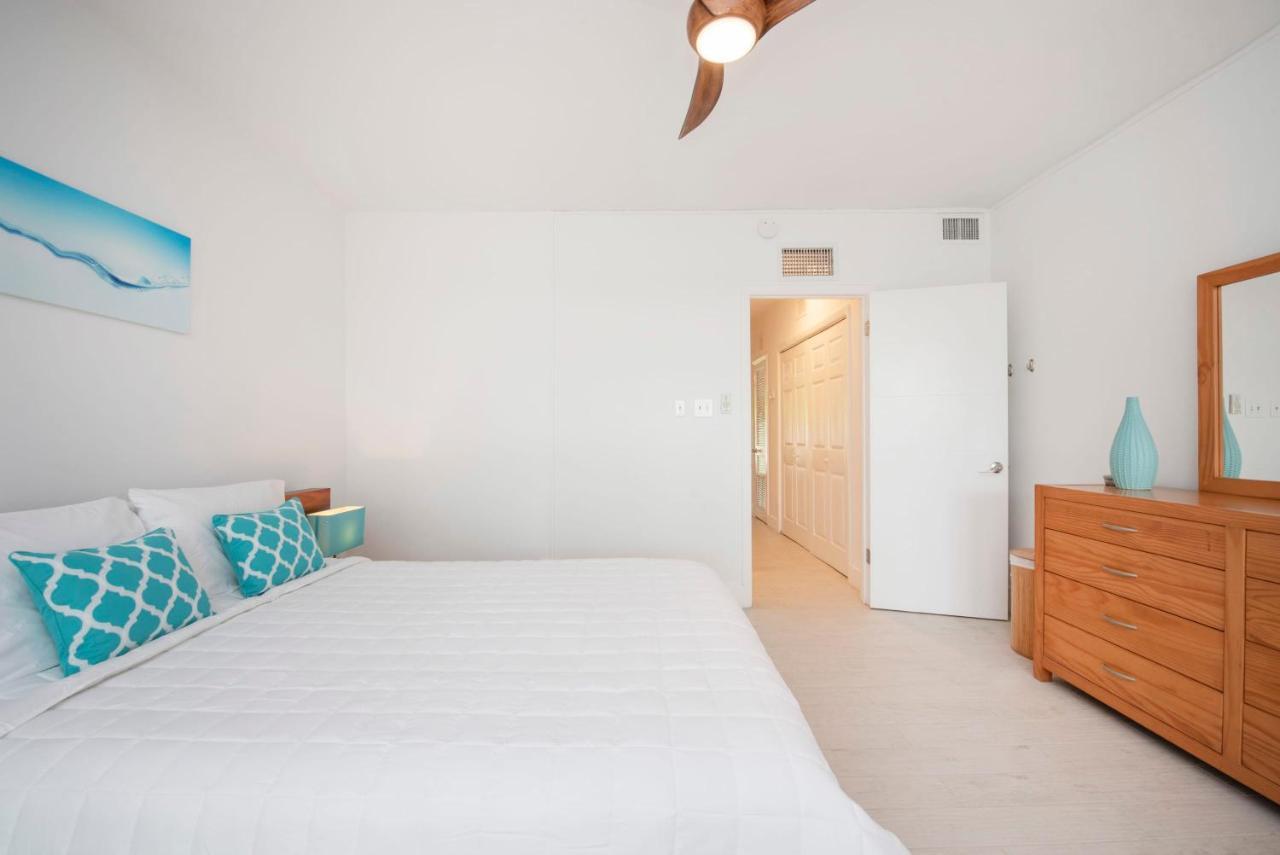 Beach Living At Island Pine Villas Blse George Town Bagian luar foto